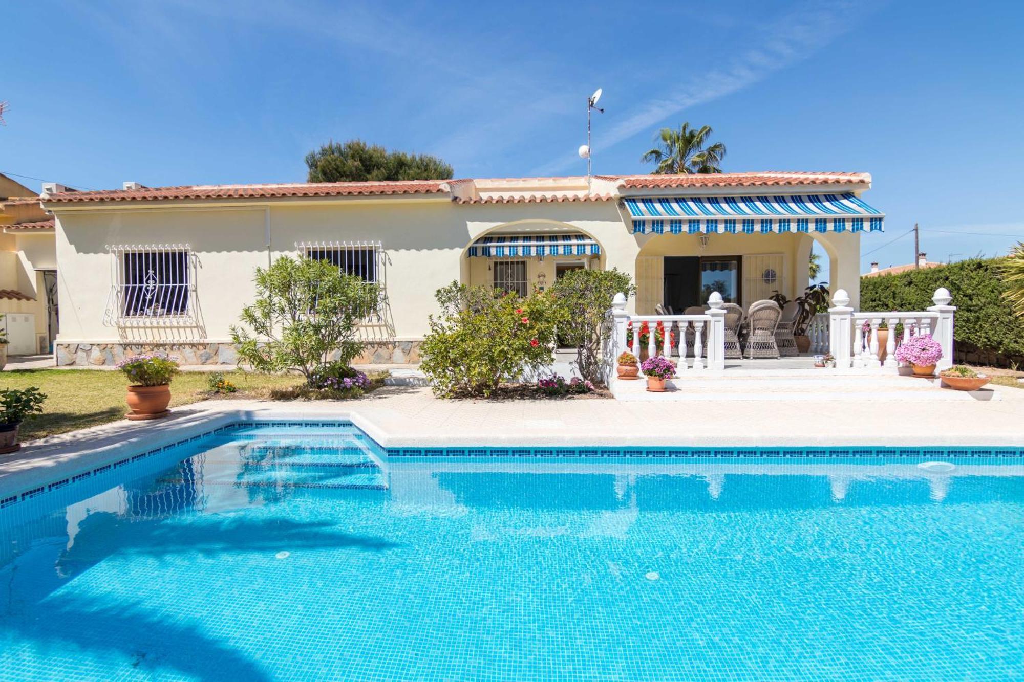 Charming one-floor villa with private pool in Los Balcones Torrevieja Esterno foto